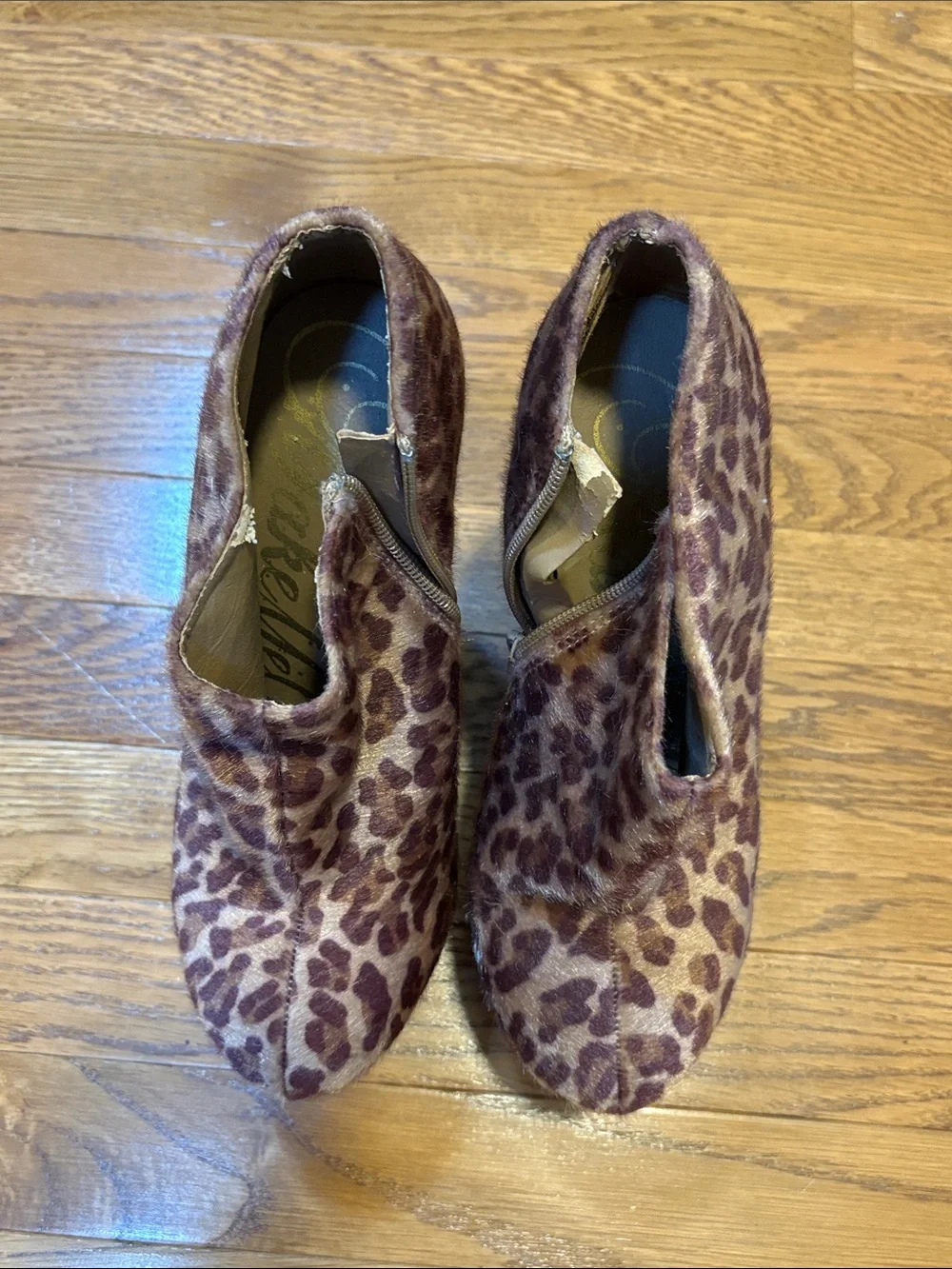 Disko | Fuzzy Leopard Print Wedge Platform Heels Women’s Size 9 Zip Up Sides Tan